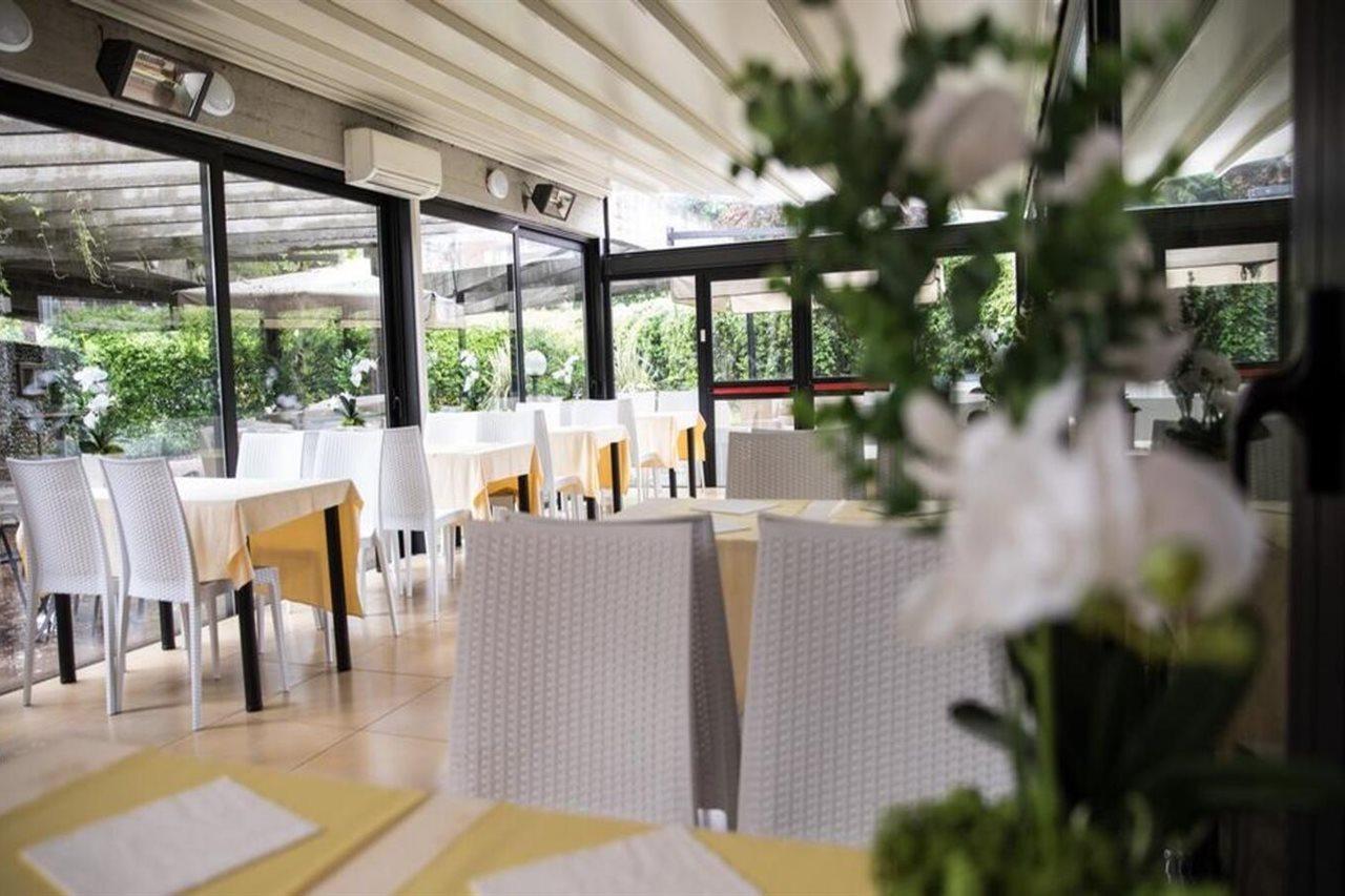 Ih Hotels Milano Eur - Trezzano Sul Naviglio Exterior foto