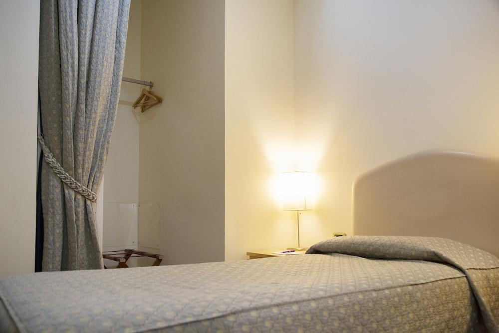 Ih Hotels Milano Eur - Trezzano Sul Naviglio Exterior foto