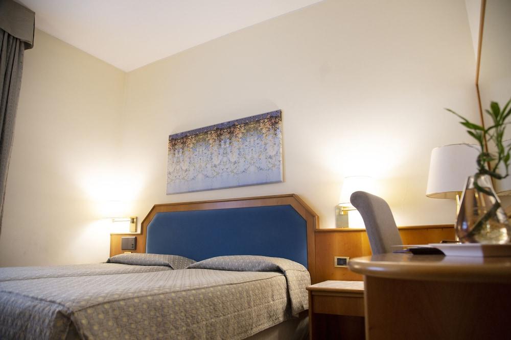 Ih Hotels Milano Eur - Trezzano Sul Naviglio Exterior foto